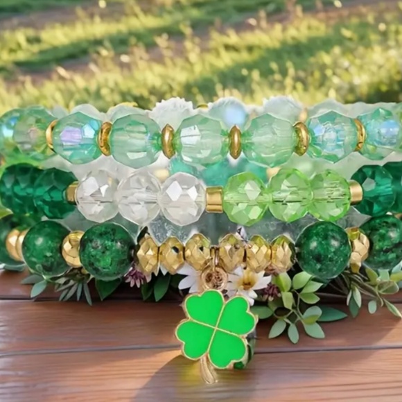 St. Patricks' Day 3pcs Handcrafted Resin Bead Bracelet Set - Stretchable - NWT - Picture 4 of 5